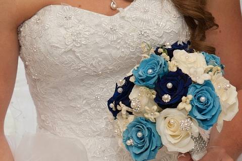 Vestido y bouquet de novia