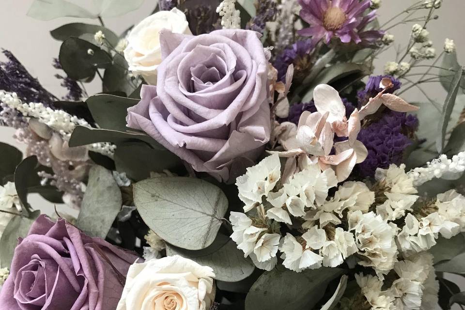 Bouquet en lilas y naturales