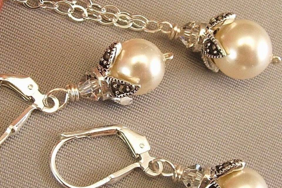 Conjunto de perlas y cristales