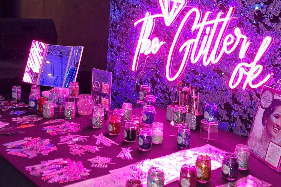 Stand glitter, gemas y parches