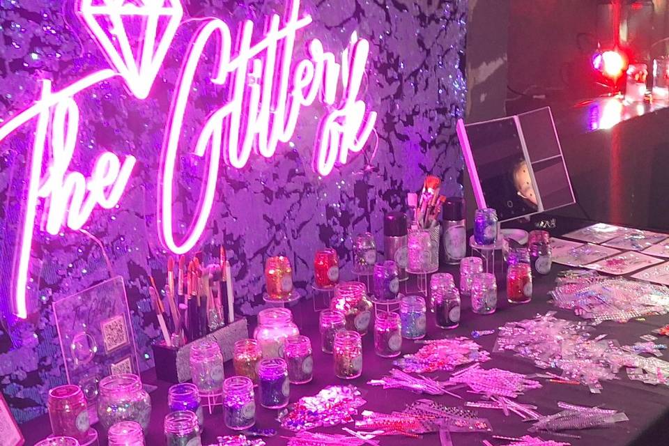 Stand glitter, gemas y parches